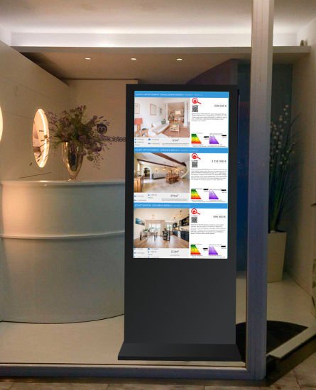 Image d'un totem d'écran vitrine pour affichage d'annonces en agence immobilière